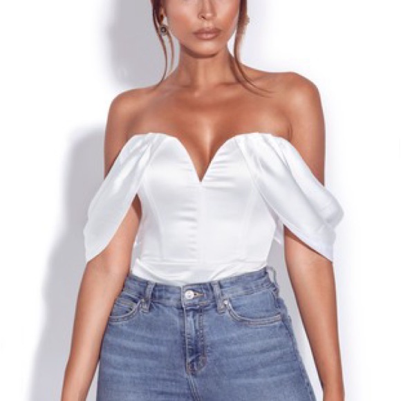 Miss Circle Tops - Elegant White Off-Shoulder Women's Top